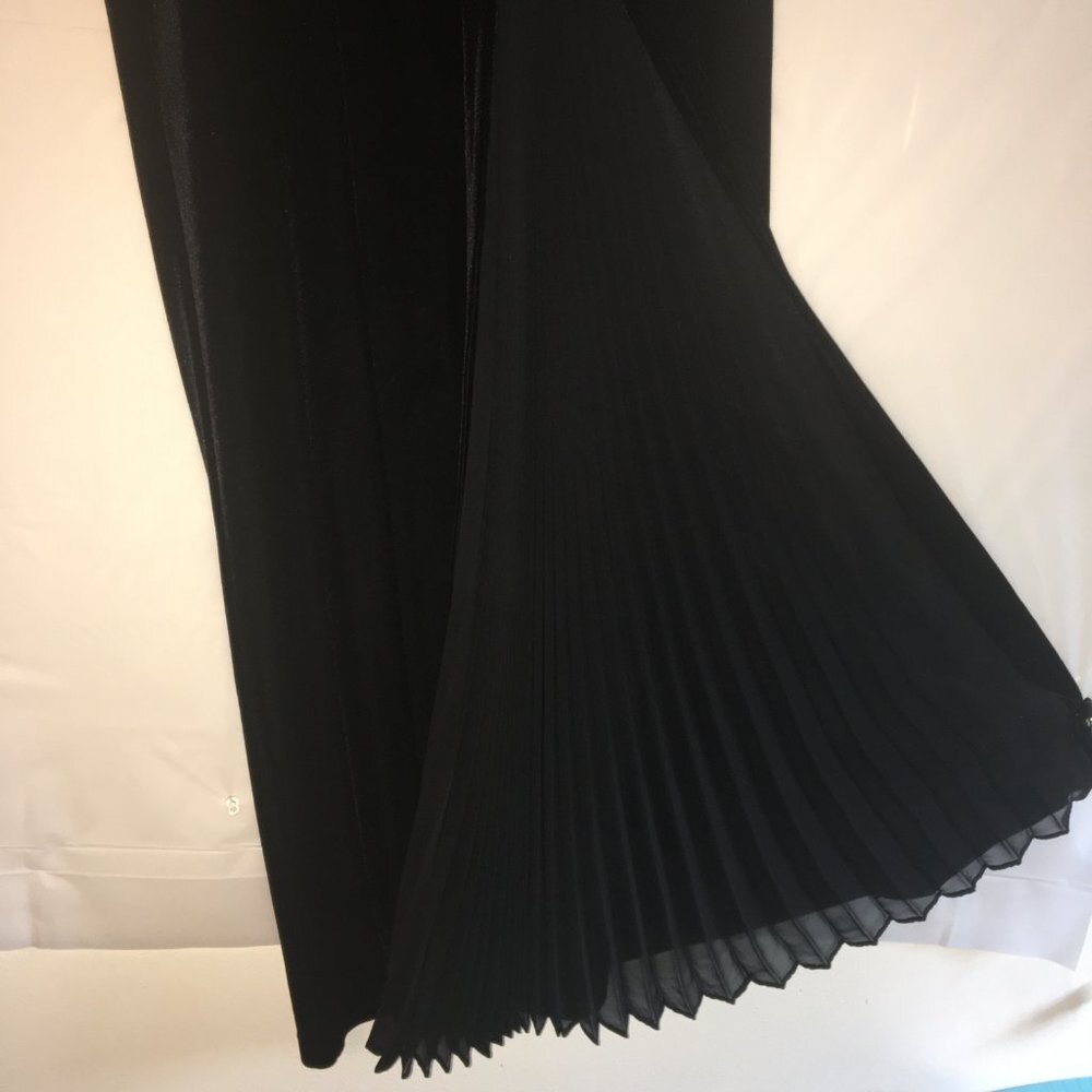 Robbie Bee Elegant Black Velvet Evening Gown Size 8 - Picture 7 of 8
